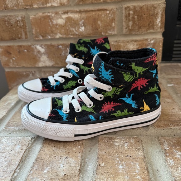 Converse Chuck Taylor All Star high-top sneakers  “Dinosaurs" print Kids 11 EUC - Picture 3 of 10